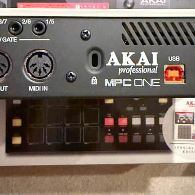 Akai MPC One Standalone MIDI Sequencer Retro Edition 2021 - Present - Grey image 11
