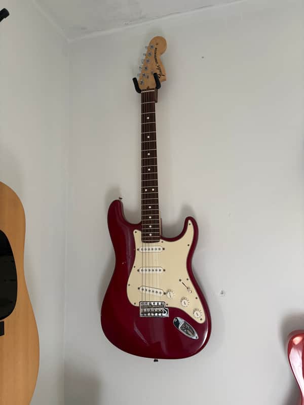 Fender Highway One Stratocaster with Rosewood Fretboard 2006 - 2009 - Midnight Wine Transparent