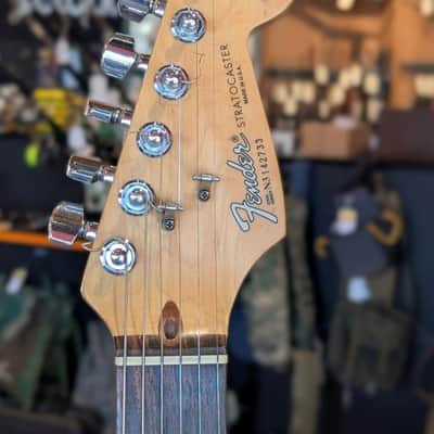 Fender STRATOCASTER image 4