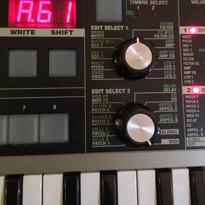 MicroKorg with PSU and clean battery compartment image 10