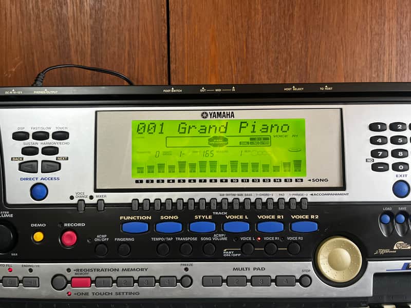 YAMAHA PSR-540 61-Key Full Size Key MIDI Portable Keyboard w