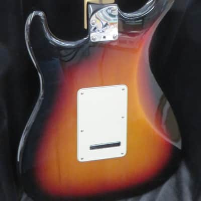 Fender American Deluxe Stratocaster with Maple Fretboard 2011 - 2015 - 3-Color Sunburst image 5