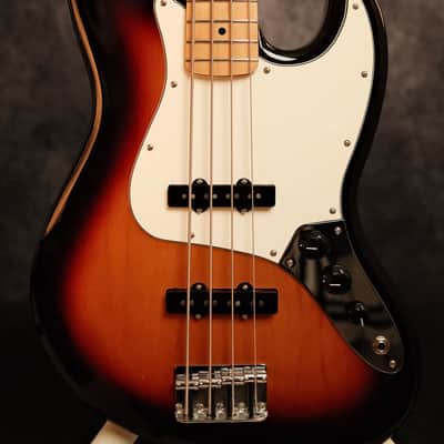 Fender Player Jazz Bass with Maple Fretboard 2018 - 2024 - 3-Color Sunburst image 1