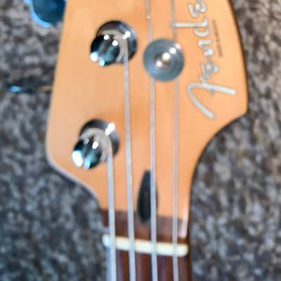 2003 Fender Deluxe Active Jazz Bass electric guitar skb hardshell case image 2