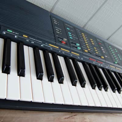Vintage Yamaha PSR 70 Electronic Keyboard *Midi *1985 *Great Sounds *Portable image 1