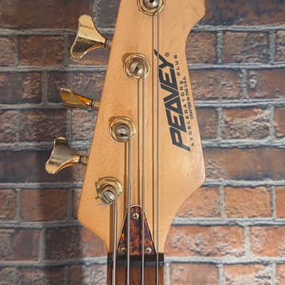 Peavey USA Axcelerator Plus 4-String Bass Vintage White image 2