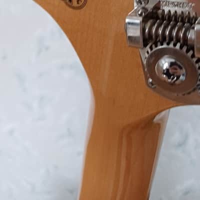 Fender Vintera '60s Mustang Bass 2021 75th anniversary 3-Color Sunburst image 4