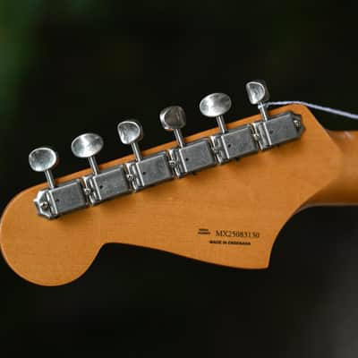 Fender Limited Edition Vintera II Road Worn 50s Jazzmaster- 3-Color Sunburst image 8