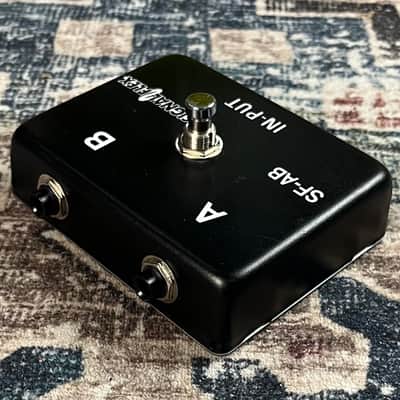 Signal Flex Electronics A-B Switch Box with box! R117 image 5