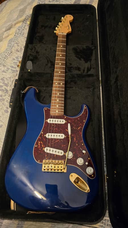 Fender Deluxe Players Stratocaster with Rosewood Fretboard 2015 - Sapphire Blue Transparent with Hard Case