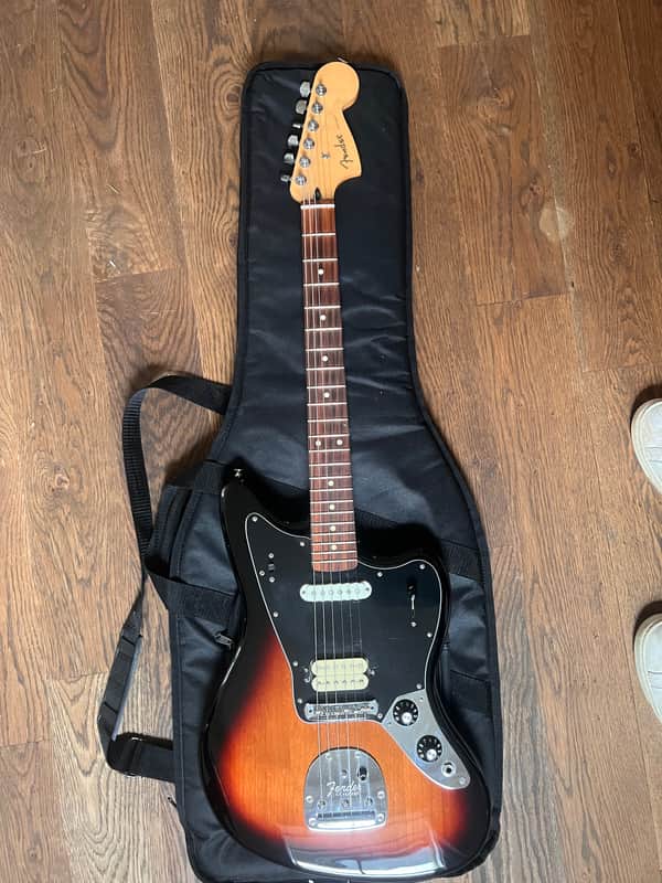 Fender Player Jaguar HS with Pau Ferro Fretboard 2018 - 2024 - 3-Color Sunburst
