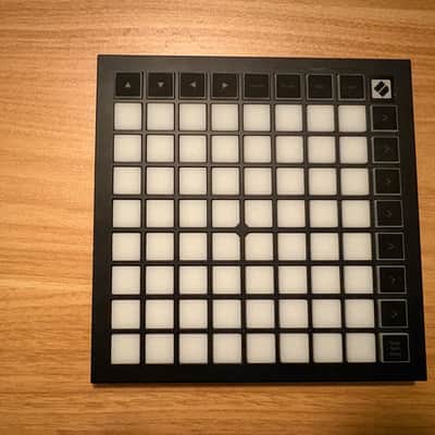 Novation Launchpad Mini MKIII Pad Controller 2019 - Present - Black image 2