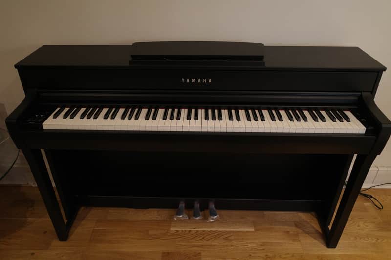 Yamaha CLP-735 Clavinova 88-Key Digital Piano - Black image 1