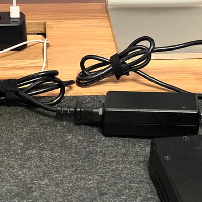 Universal Audio UAD-2 Satellite Thunderbolt 3 OCTO Core Desktop DSP Accelerator 2019 - Present - Gray image 4