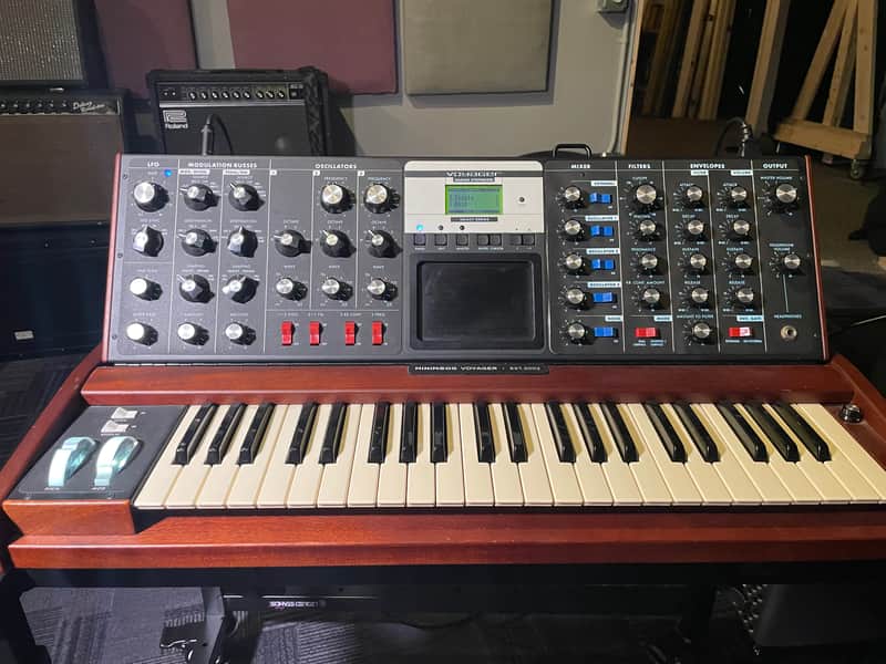 Moog Minimoog Voyager Performer Edition 44-Key Monophonic Synthesizer