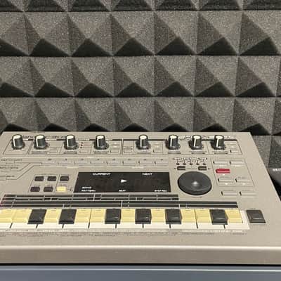Roland MC-303