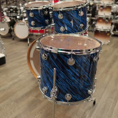 Pre-Owned DW Collector's Series 4-Piece Maple Shell Pack 10/12/16/22 (Twisted Blue Oyster) image 10