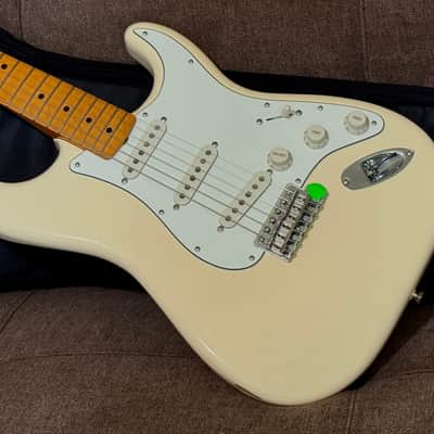 Fender Vintera III Late '60s Stratocaster w/Fender Deluxe bag and Case Candy - 2026 Model in Olympic White image 3