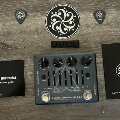 Darkglass Alpha Omega Ultra Dual Bass Preamp & Overdrive Pedal Alpha·Omega Ultra 2017 - Black finish with white/grey graphics image 3