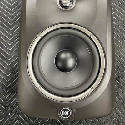RCF MYTHO 8 Active 2-Way 8" Reference Studio Monitor  300 Watt - Pair image 5