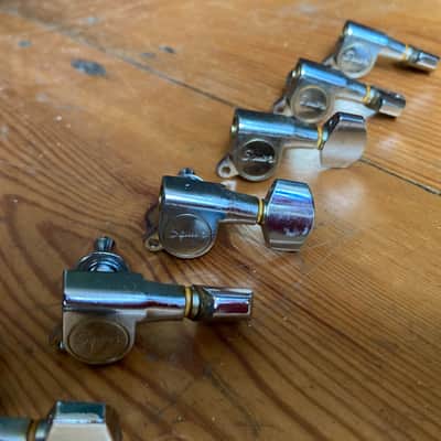 Squier Logo Chrome Enclosed Guitar Machine Heads Tuners 6 - in - line CXS image 3