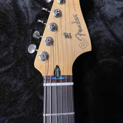 Fender Player II Jazzmaster 2024 - Present - 3-Color Sunburst image 3
