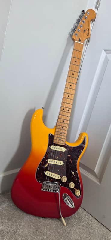 Fender Player Plus Stratocaster with Maple Fretboard 2021 - Present - Tequila Sunrise