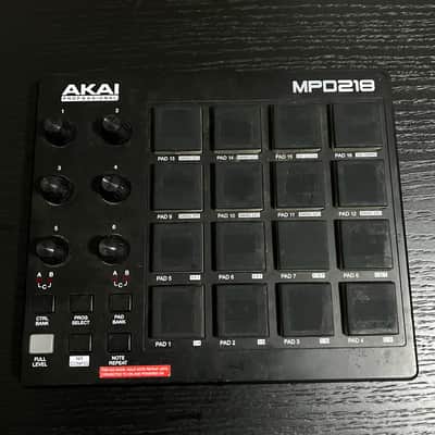 Akai MPD218 2015 - Present - Black image 2