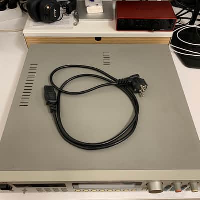 Akai S3000XL Sampler image 8