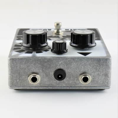 DEATH BY AUDIO FUZZ WAR image 6