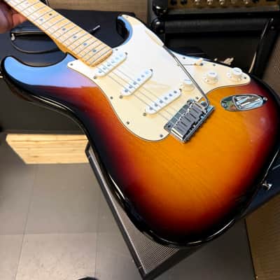 Fender American Stratocaster Maple 2004 - 3 Tone Sunburst image 18