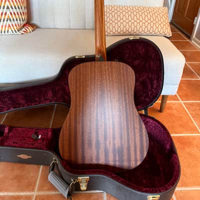 Taylor 320e Baritone Spring Limited 2014 - Satin image 10