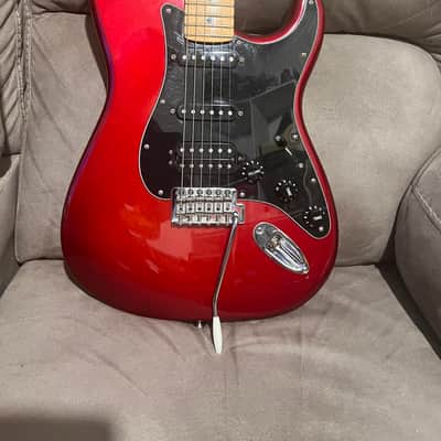 Fender Standard Stratocaster 2013 - Candy apple red image 2