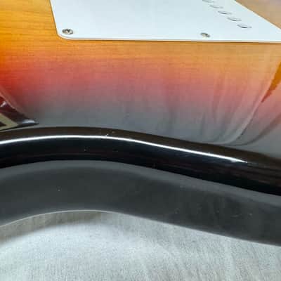 Fender American Vintage Reissue AVRI '62 Stratocaster Guitar with Case 1988 - 3-Color Sunburst / Rosewood fingerboard image 22