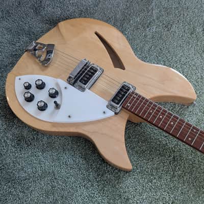 Rickenbacker 330 (2008) - Mapleglo image 2