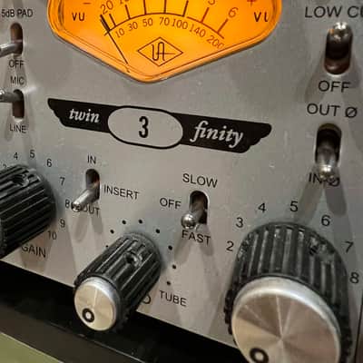 Universal Audio 4-710d 4-Channel Microphone Preamp 2010 - Present - SIlver image 1