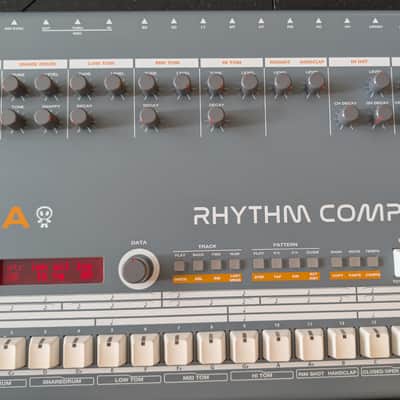 E-licktronic E-licktronic Nava 909 with very rare gray case image 2