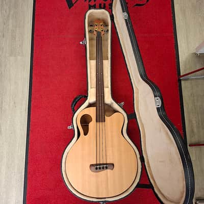 Tacoma Thunderchief  CB100 Fretless. W/case (***second hand***) image 2