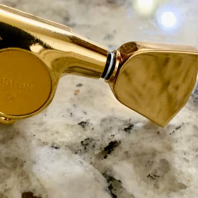 Gotoh Locking Bass Side Tuner - Gold image 1