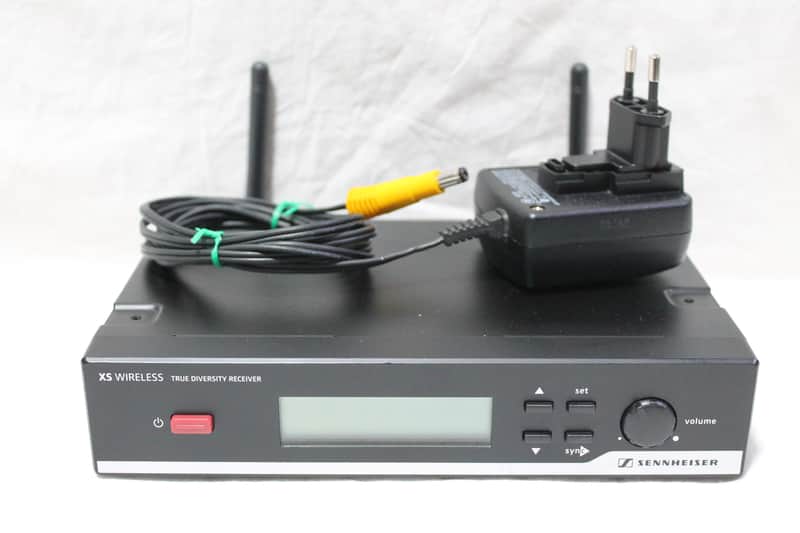 Sennheiser XS Wireless true diversity receiver EM 10 Freq. Range A 548-572 MHz image 1