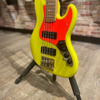 Fender Mono Neon Jazz Bass V - Neon Yellow image 2