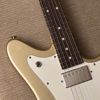 Suhr Classic JM Gold Electric Guitar with Tremolo image 4