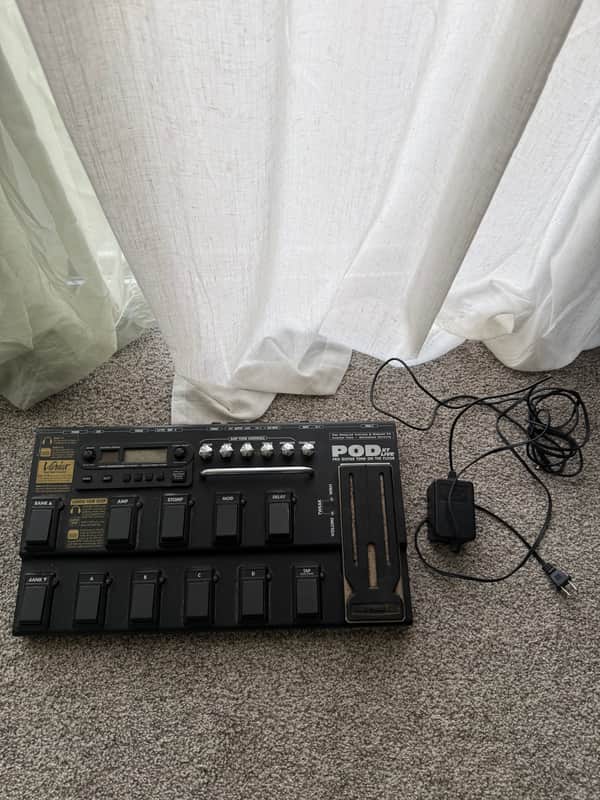 Line 6 POD xt Live Multi-Effect and Amp Modeler 2004 - 2007 - Black image 1