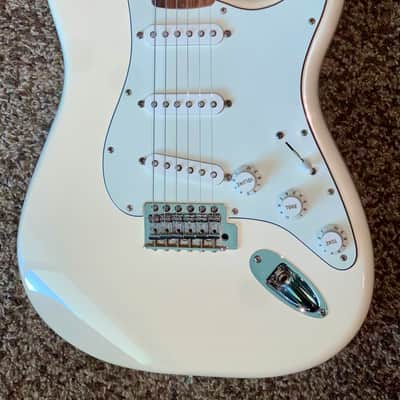 1996 Fender Standard Stratocaster with Vintage Tremolo , Rosewood Fretboard electric guitar alpine white image 6