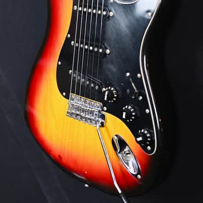 Fender Stratocaster from 1977 in Sunburst with Hardcase image 6
