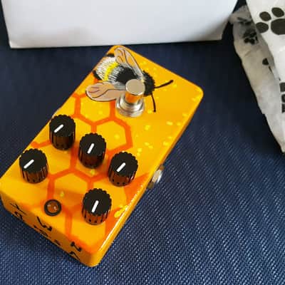 Bearfoot FX Honey Bee X Overdrive Pedal - Hand Painted image 4