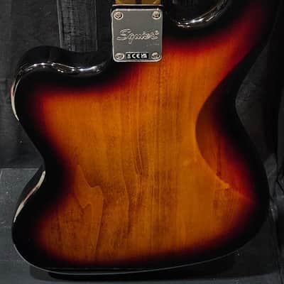 Squier Classic Vibe Bass VI - 3-Tone Sunburst 2025 image 5