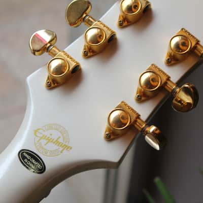 EPIPHONE "Limited Edition Wildkat Royale Bigsby Pearl White" 3, 69 KG image 12