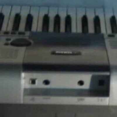 Yamaha PSR-E403 Portable Keyboard. Dead Mint, 100% | Reverb Canada
