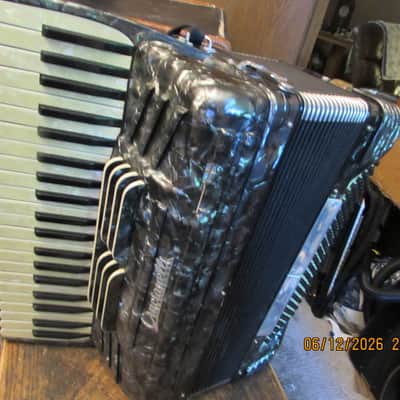 Crucianelli, accordion ,LMH,3/4 reeds,19" KB,7 treble registers,2 bass registers image 1